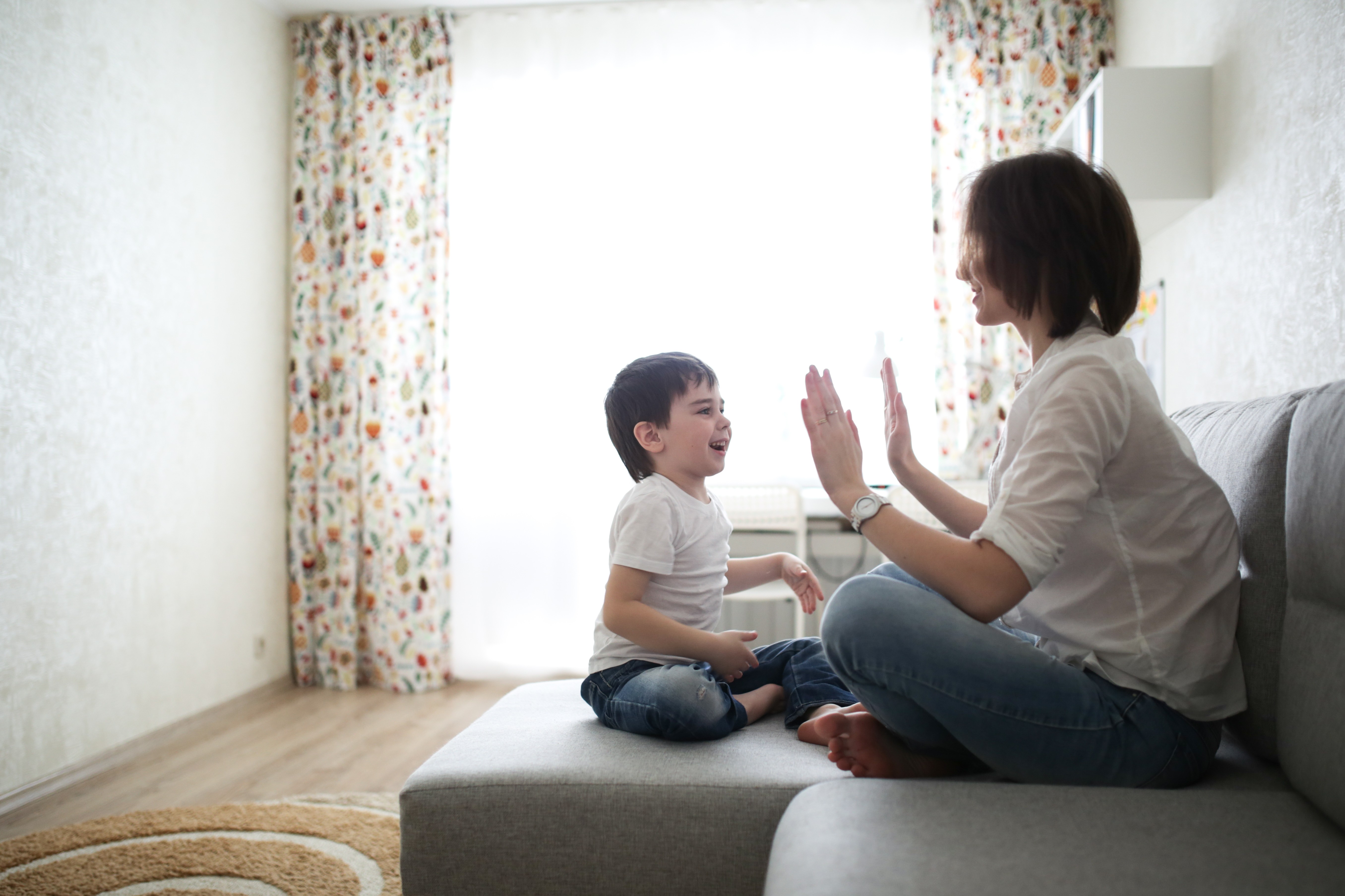 mengelola emosi orang tua, cara menghadapi anak tantrum, parenting tanpa marah, sabar menghadapi anak, Bunda, si Kecil